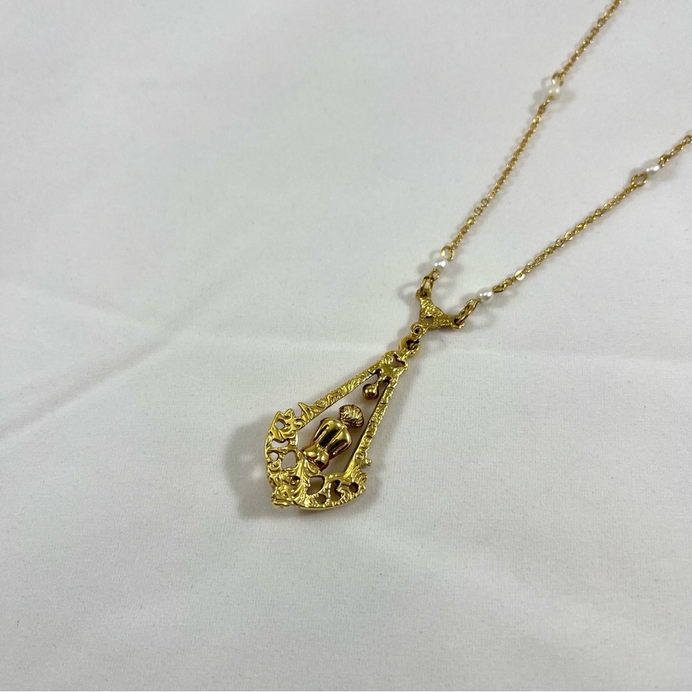 Vintage unique gold tone pendant necklace chain with faux pearls by 1928. - Picture 5 of 11